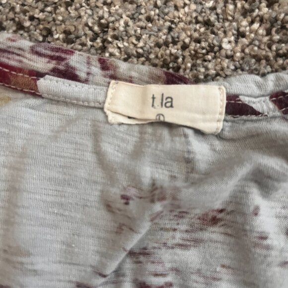 Anthropologie t.la burgandy floral v-neck tee shirt sz Large - Picture 4 of 9